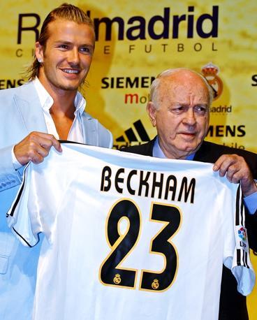 2003:   Beckham sbarca a Madrid alla corte dei Galacticos. Ap
